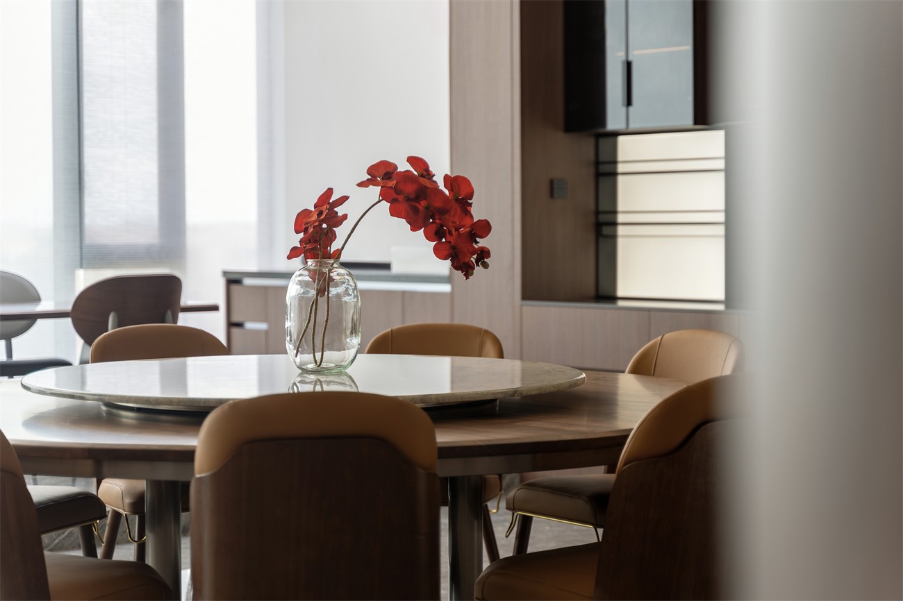 嘉和城依云灣800平現(xiàn)代輕奢餐廳裝修完工實景圖