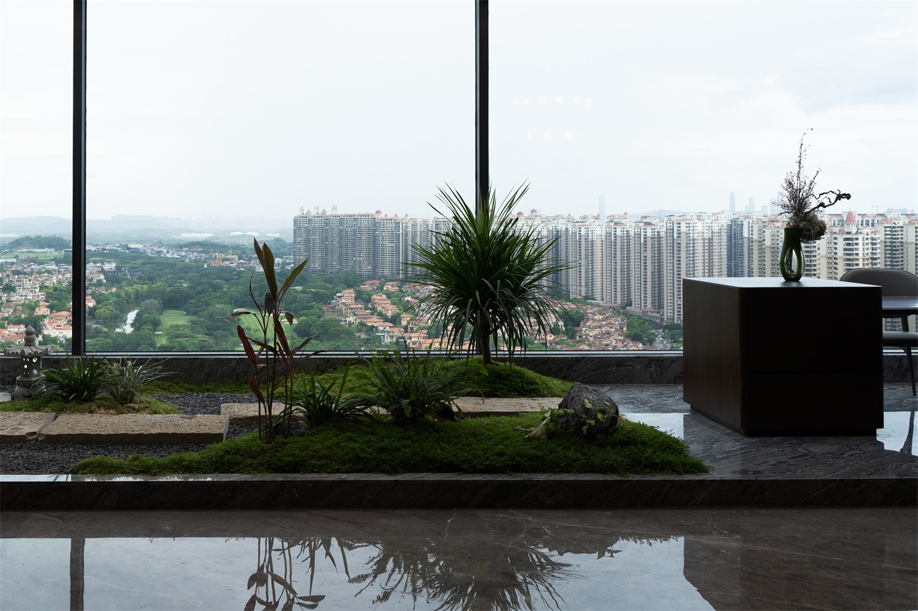 嘉和城依云灣800平現(xiàn)代輕奢陽臺裝修完工實景圖