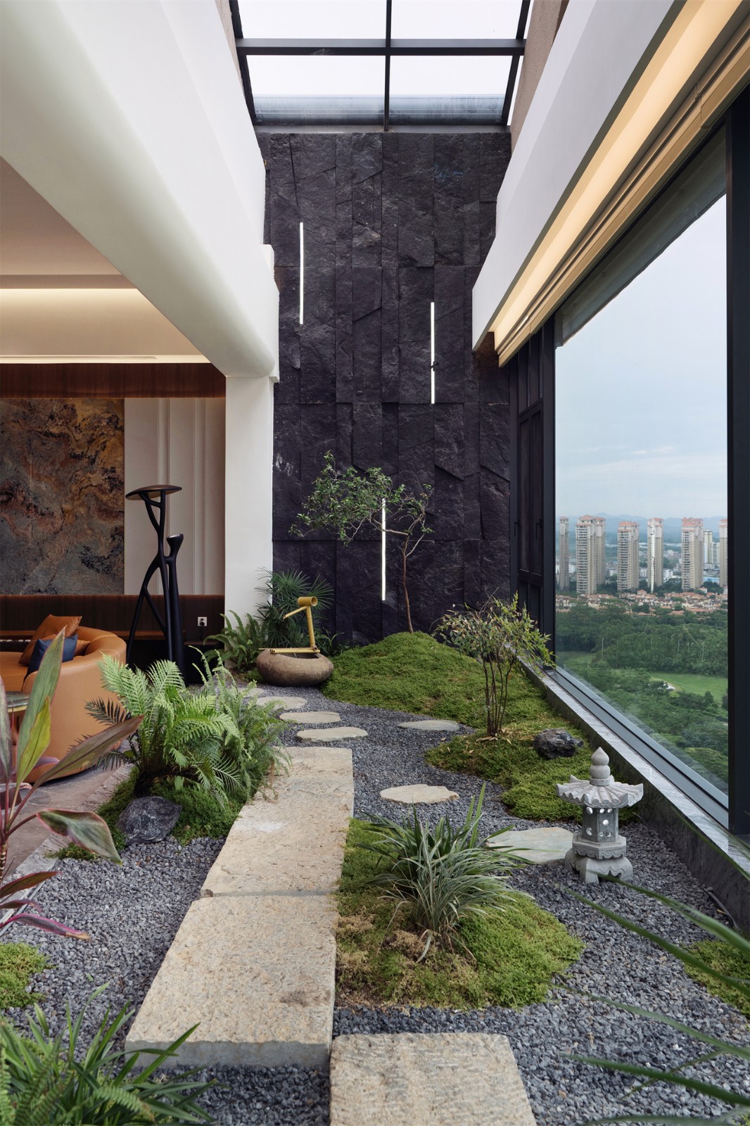 嘉和城依云灣800平現(xiàn)代輕奢陽臺裝修完工實景圖