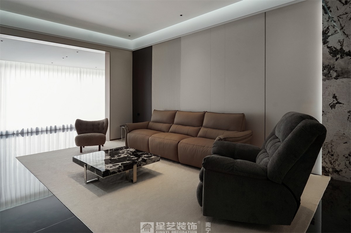 保利君悅灣200平輕奢客廳裝修完工實景圖