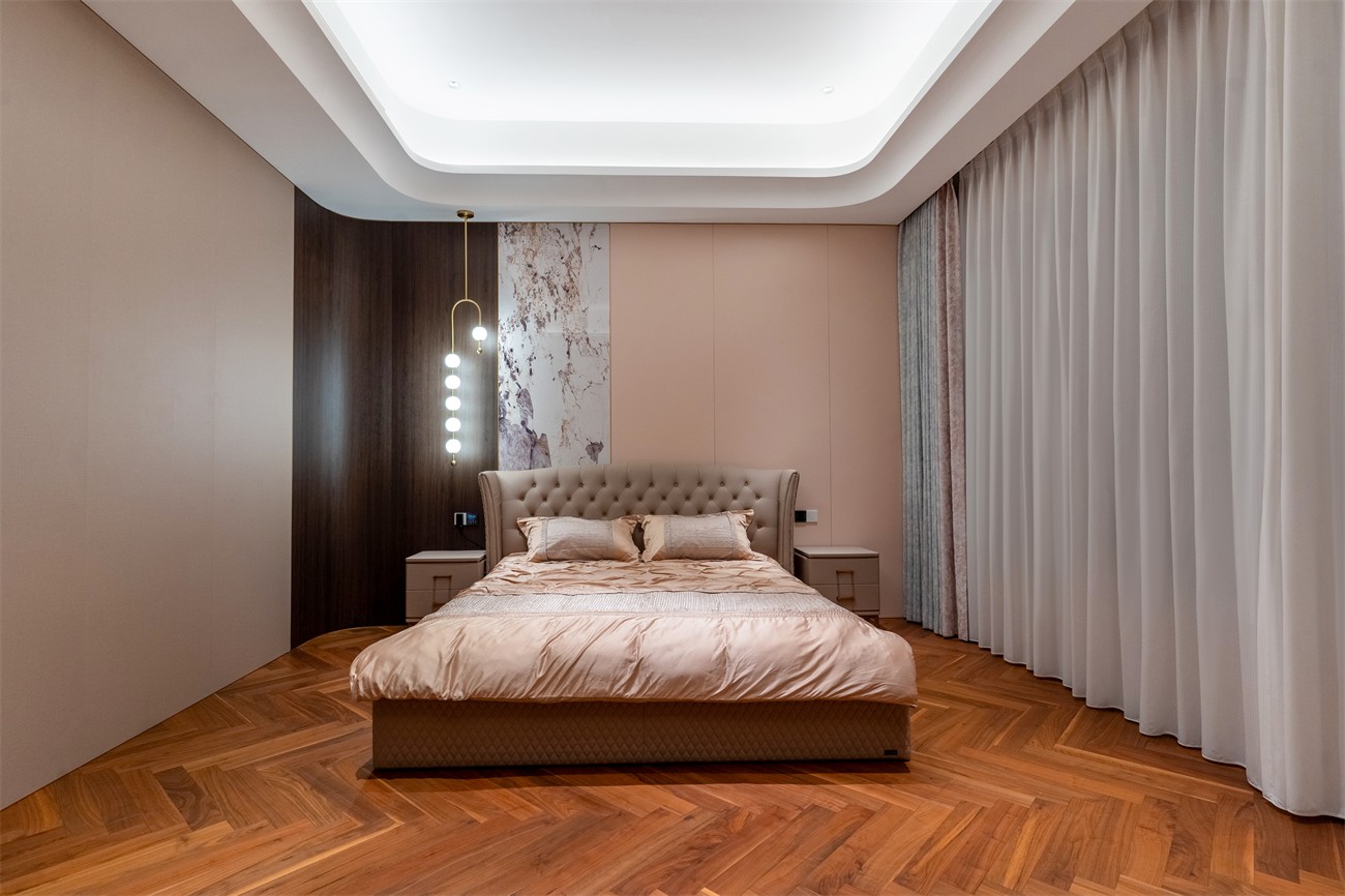 嘉和城依云灣800平現(xiàn)代輕奢臥室裝修完工實景圖