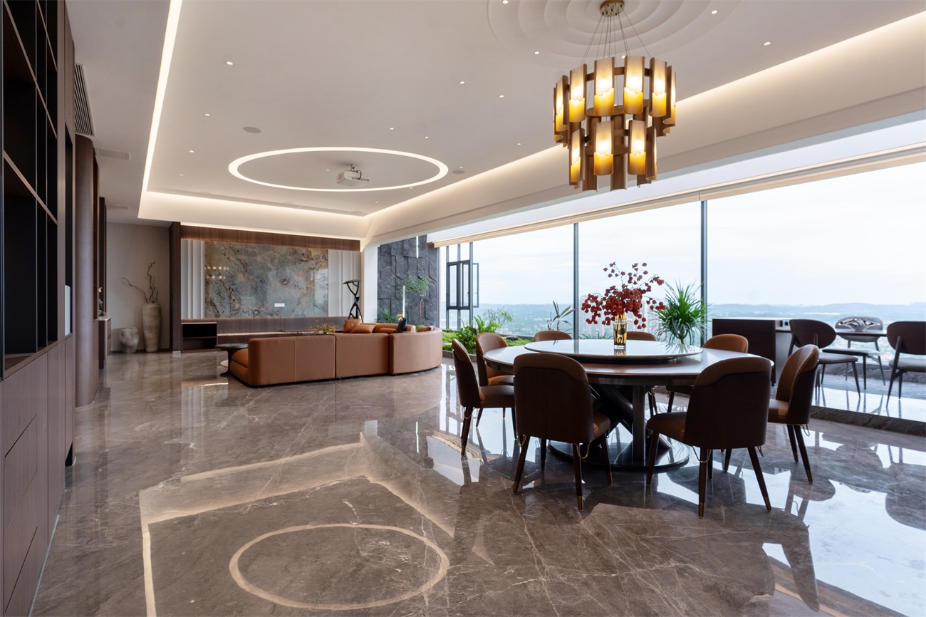 嘉和城依云灣800平現(xiàn)代輕奢客廳裝修完工實景圖