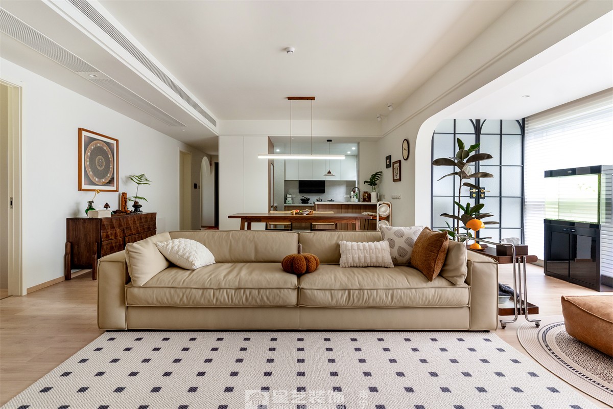 金科博翠山180平中古風裝修客廳完工實景圖