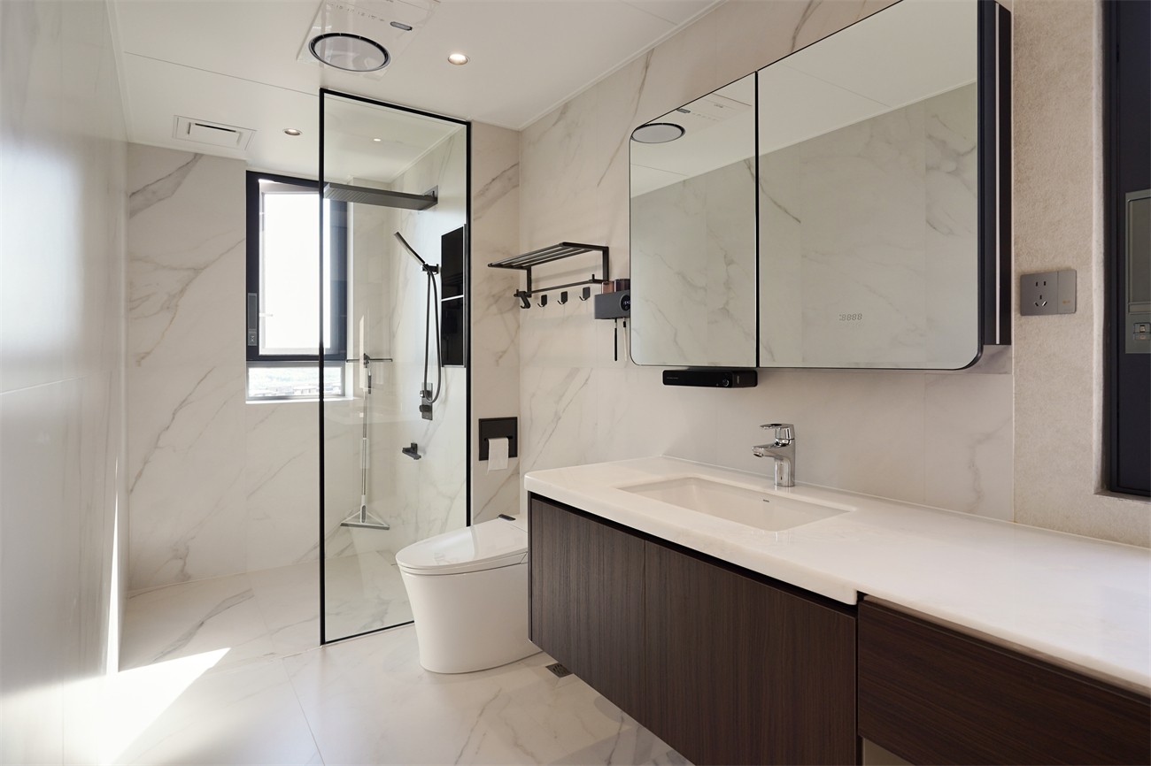 中海湖上景明意式輕奢137平衛(wèi)生間裝修實景圖