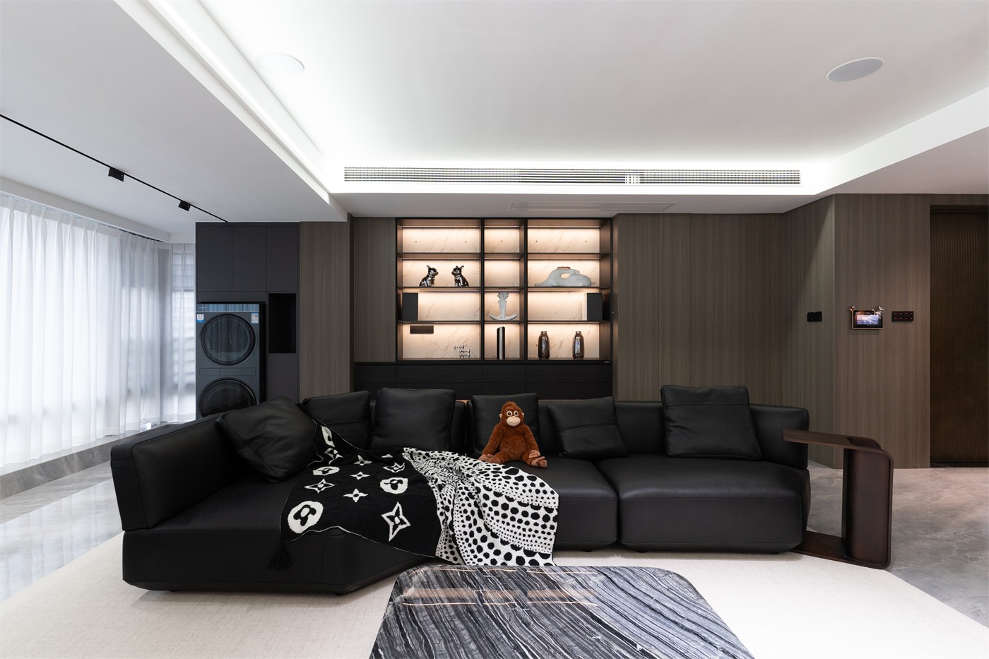 保利冠江墅143平意式輕奢客廳裝修完工實景圖