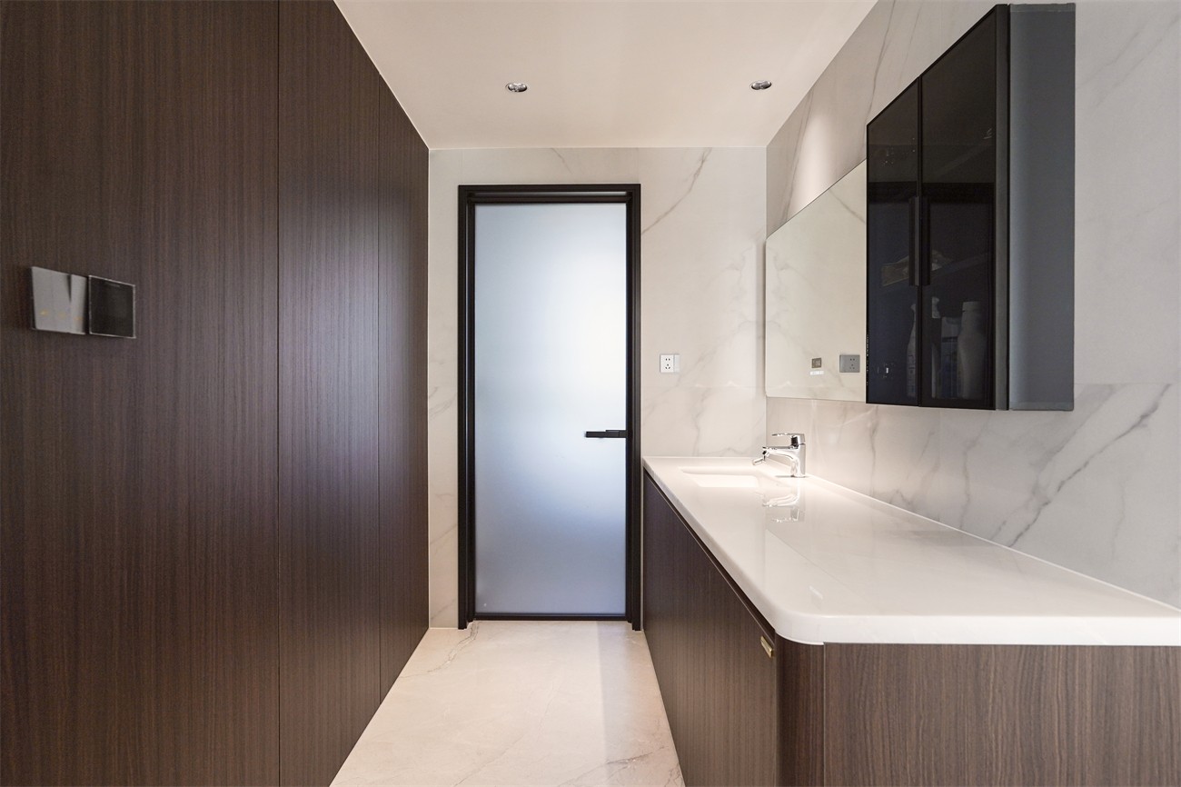 中海湖上景明意式輕奢137平衛(wèi)生間裝修實景圖