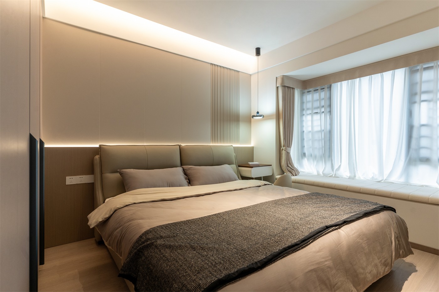 保利天悅臺(tái)143平現(xiàn)代風(fēng)格臥室裝修實(shí)景圖