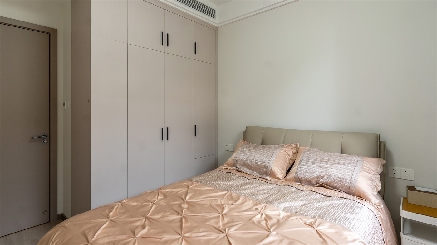 保利天悅臺(tái)143平現(xiàn)代風(fēng)格臥室裝修實(shí)景圖