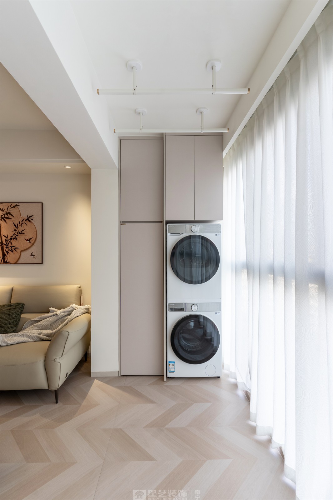 華潤西園悅府86平原木風(fēng)陽臺裝修完工實景圖