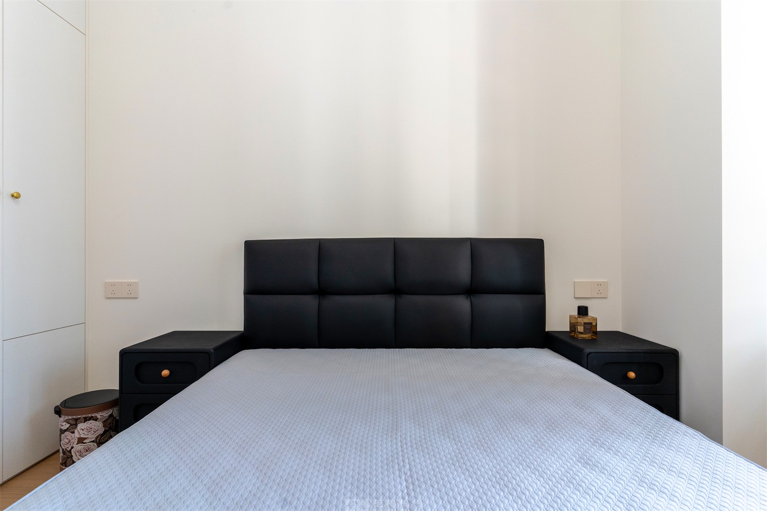 東方尊府118平中古風(fēng)臥室裝修完工實景圖