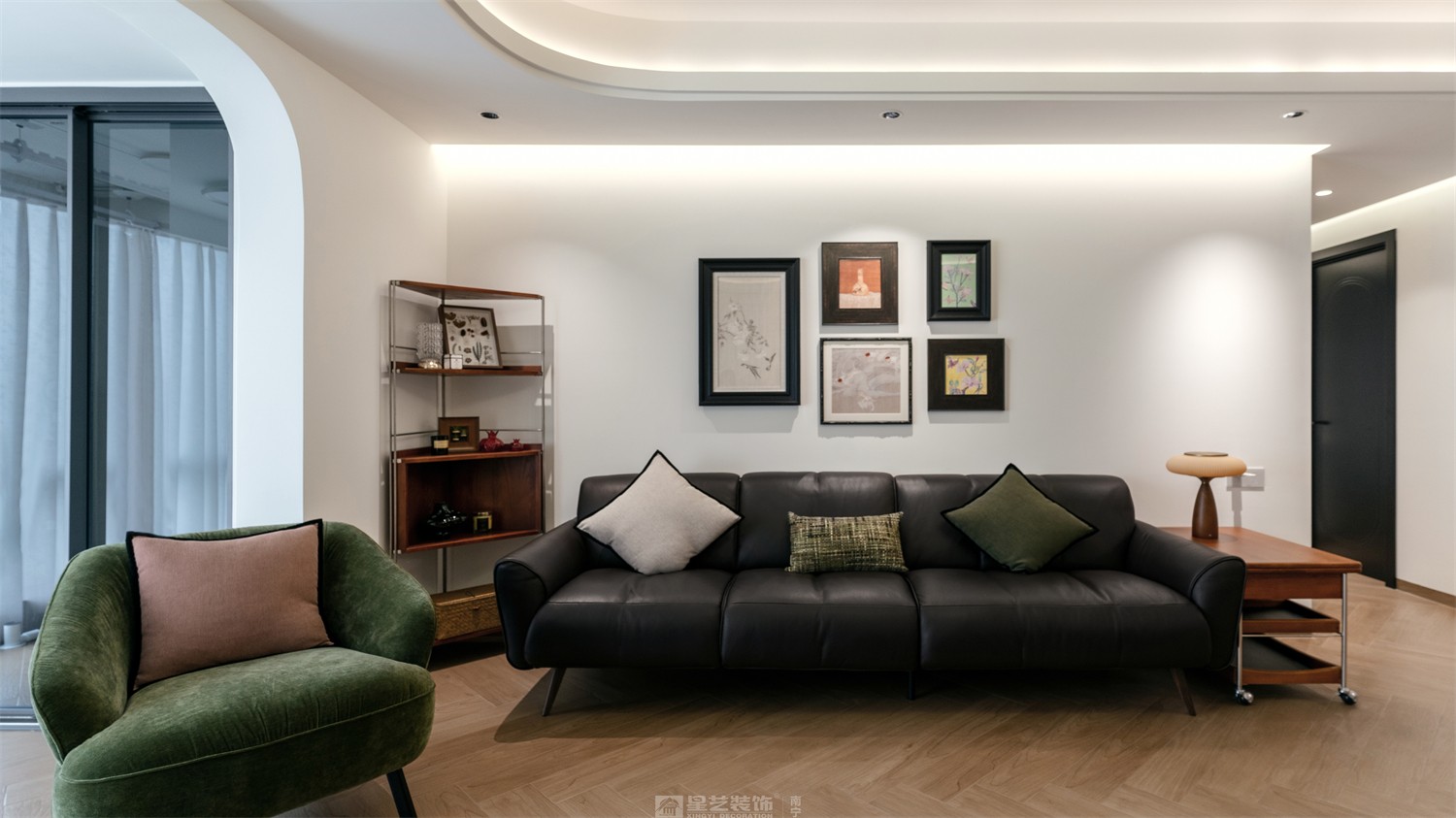 華潤(rùn)中山府113平法式中古客廳裝修完工實(shí)景圖