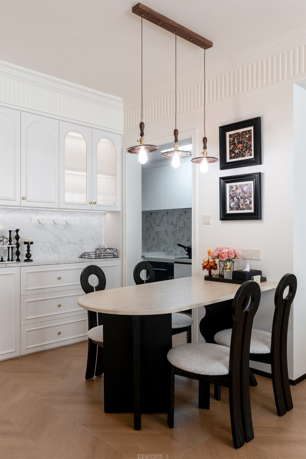 東方尊府118平中古風(fēng)餐廳裝修完工實景圖