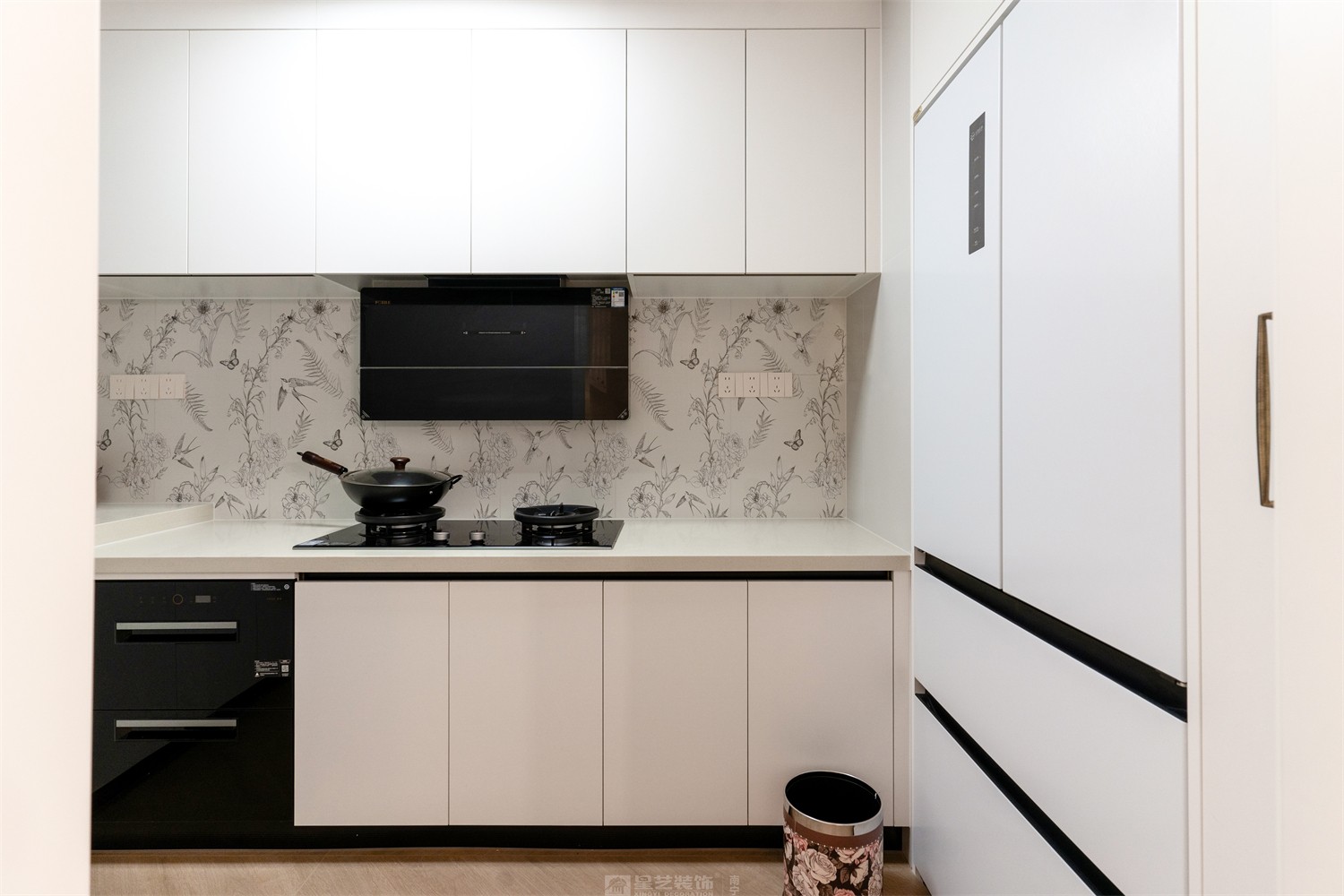 東方尊府118平中古風(fēng)廚房裝修完工實景圖