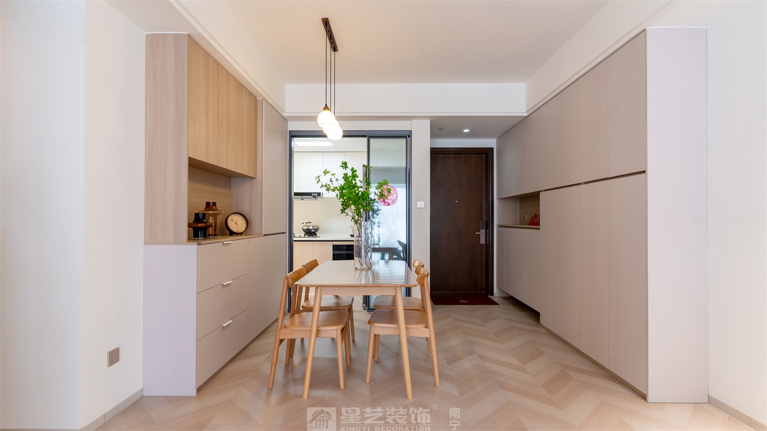 華潤西園悅府86平原木風(fēng)餐廳裝修完工實景圖