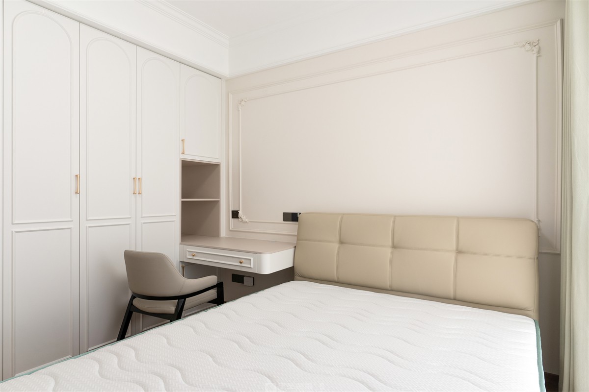 建發(fā)縵云143平法式風(fēng)格臥室裝修實景圖