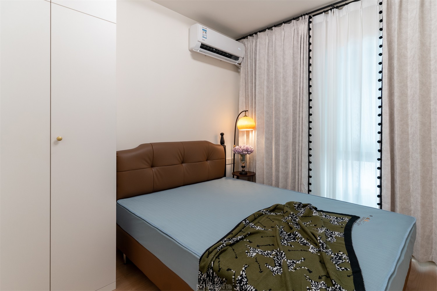 東方尊府118平中古風(fēng)臥室裝修完工實景圖