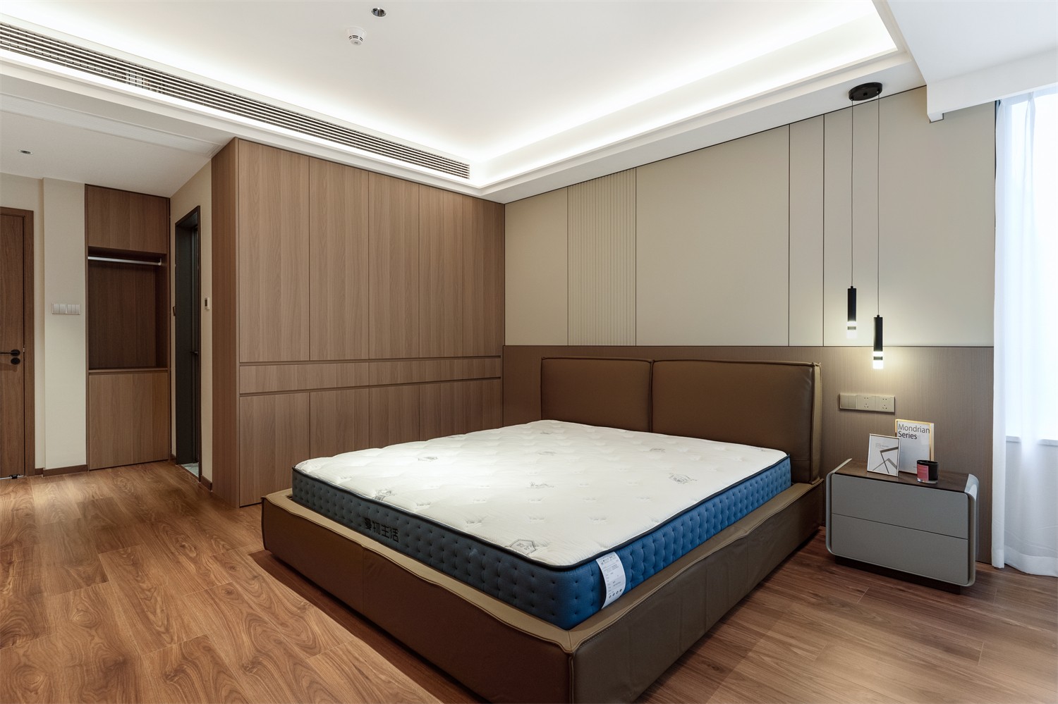 龍光玖瓏湖271平現(xiàn)代風(fēng)格臥室裝修實(shí)景圖