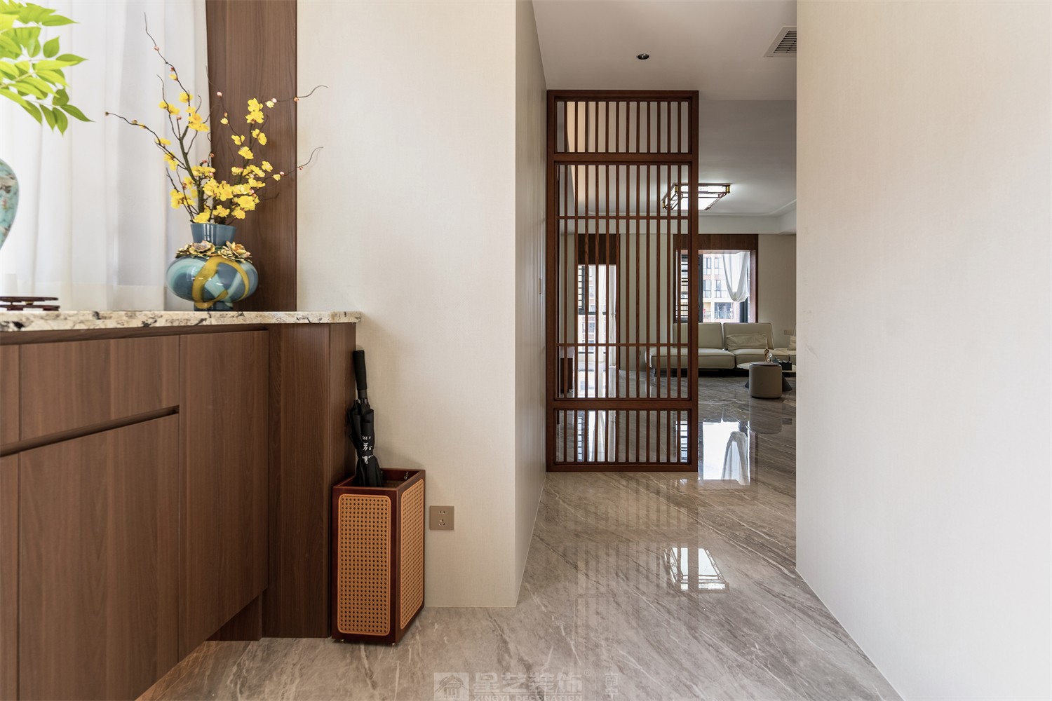 東方皇城260平簡(jiǎn)約中式入戶完工裝修實(shí)景圖